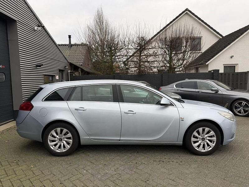Gebraucht Opel Insignia Edition 131 PS (96 kW) 2013 Grau Kombi