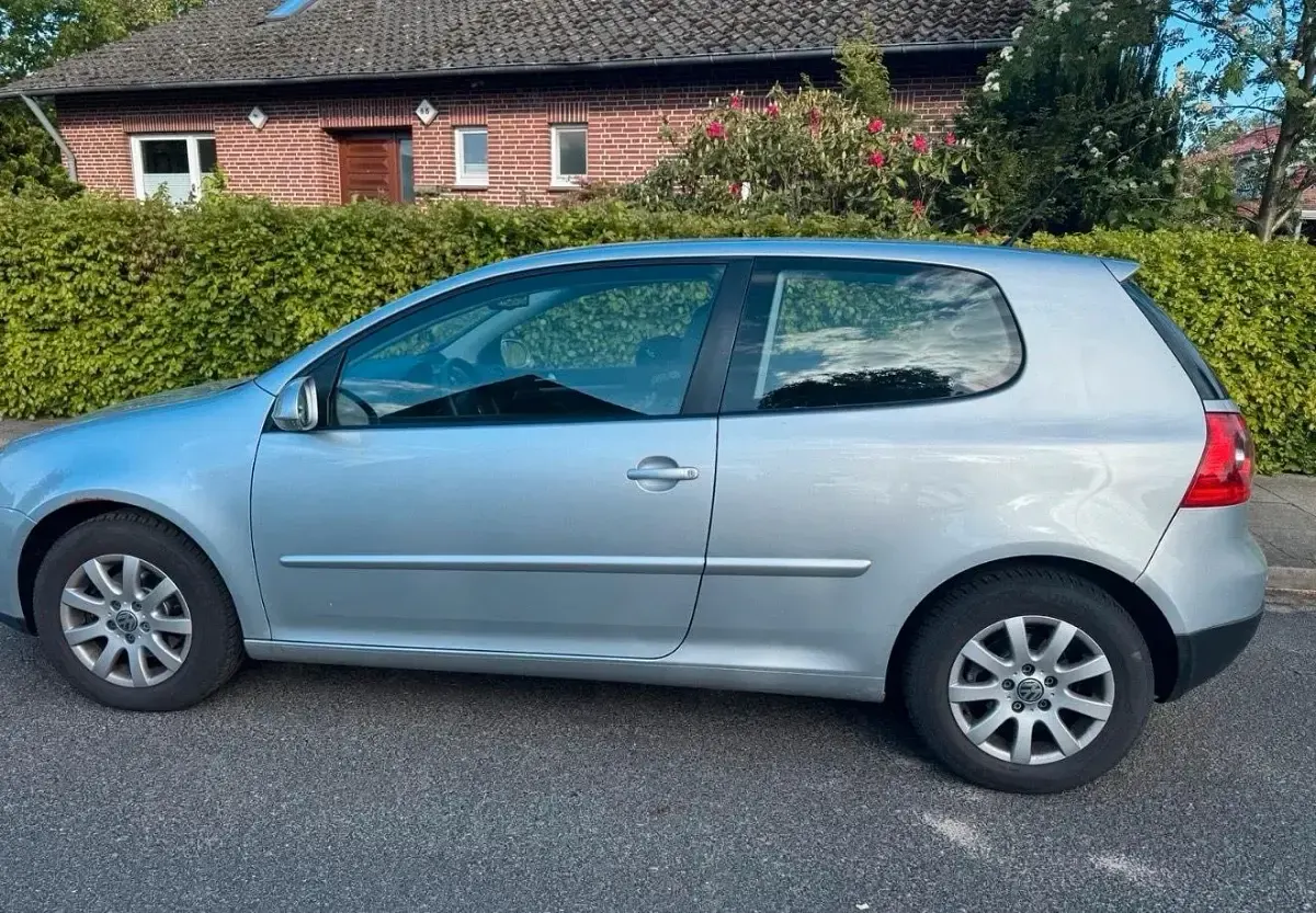 Gebraucht VW Golf V 102 PS (75 kW) 2005 Silber Kleinwagen