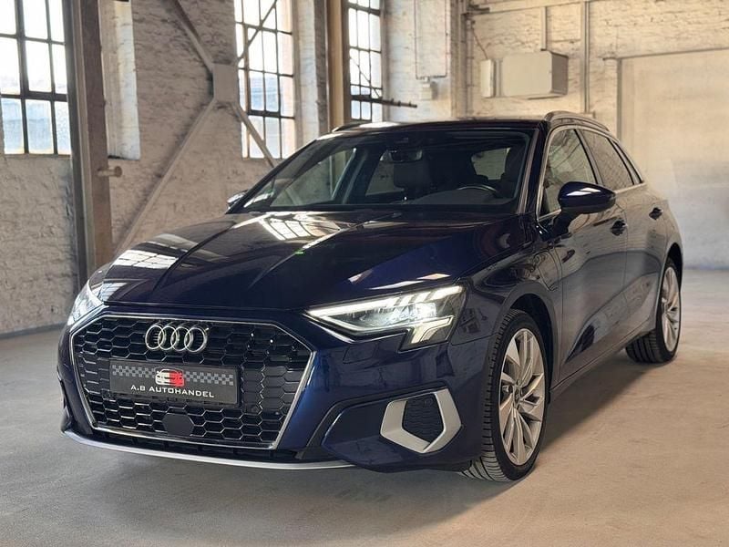Blau Gebraucht 2021 Audi A3 Sportback e-tron Advanced Limousine | 23.490 € (Fairer Preis) - Bild 1/4