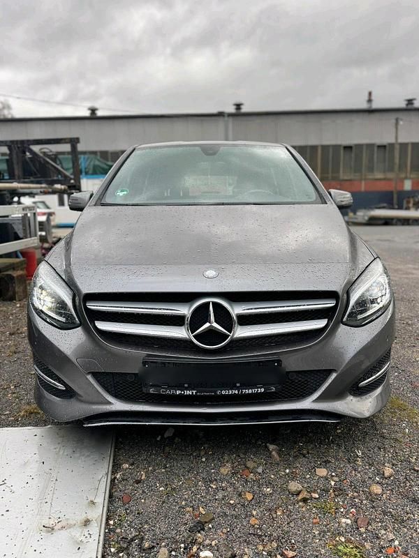 Gebraucht Mercedes B200 136 PS (100 kW) 2016 Grau Van / Kleinbus