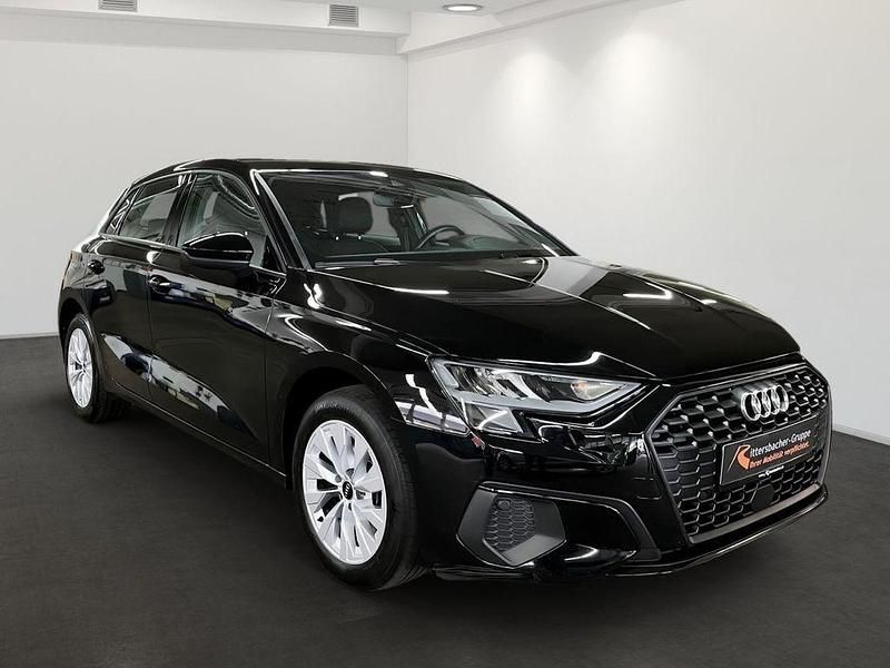 (brilliantschwarz) Gebraucht 2021 Audi A3 Sportback e-tron Design Limousine | 21.360 € (Fairer Preis) - Bild 1/4
