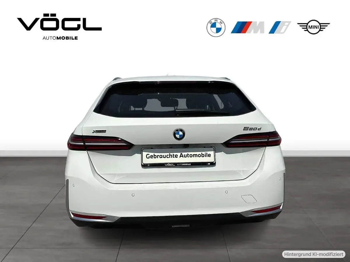 Gebraucht BMW 520 Sport Line 197 PS (144 kW) 2025 Alpinweiß uni Kombi