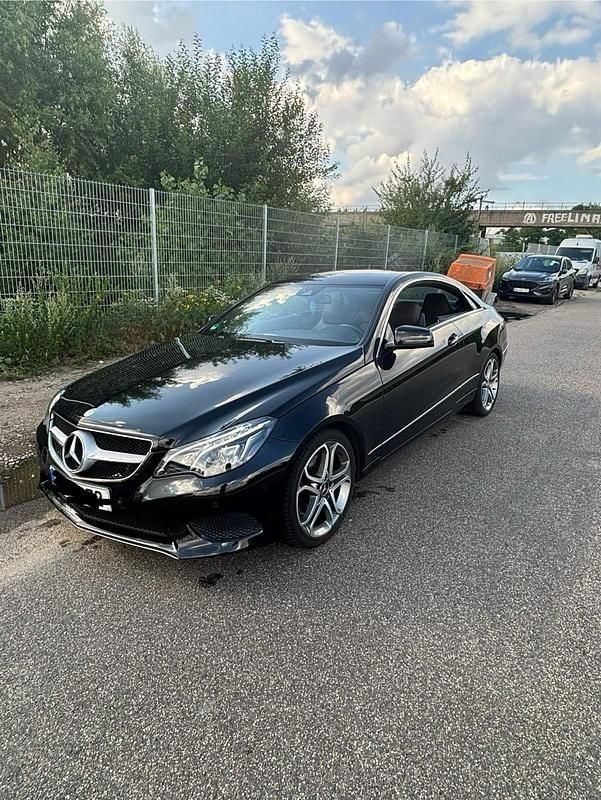 Schwarz Gebraucht 2013 Mercedes E220 Coupé | 12.400 € (Guter Preis) - Bild 1/4