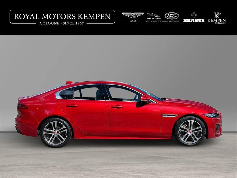 Gebraucht Jaguar XE R-Dynamic 204 PS (150 kW) 2022 Rot Limousine