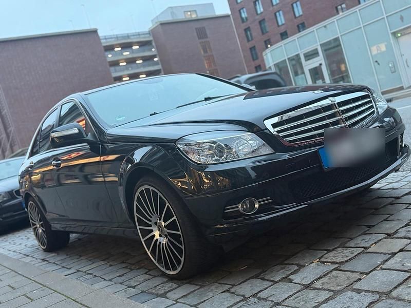 Schwarz Gebraucht 2008 Mercedes C220 Limousine | 7.199 € (Fairer Preis) - Bild 1/4
