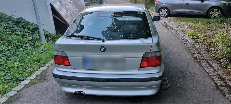 Second-hand BMW 323 170 CP (125 kW) 1999 Argintiu
