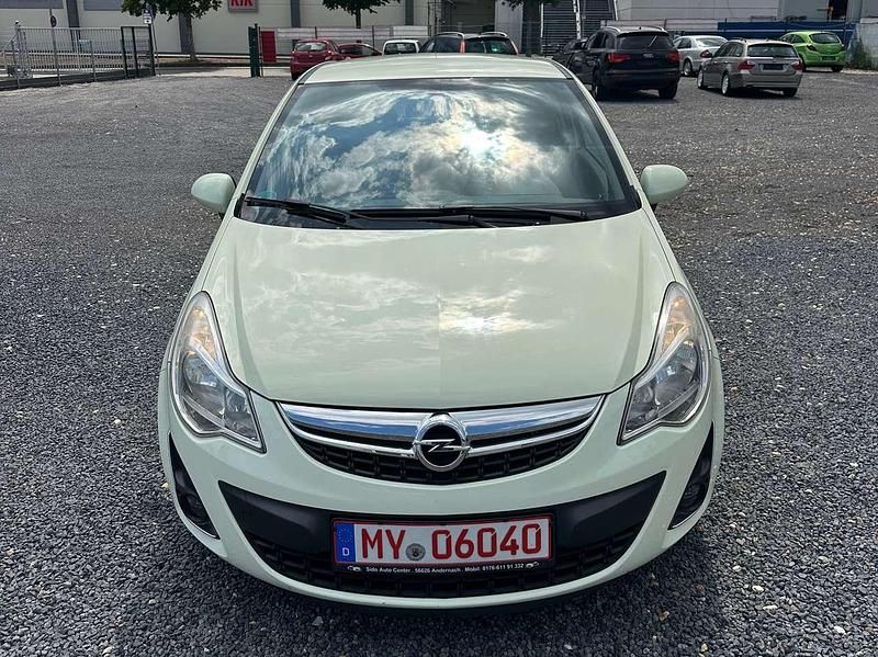Gelb Gebraucht 2011 Opel Corsa Satellite Limousine | 4.100 € (Fairer Preis) - Bild 1/4