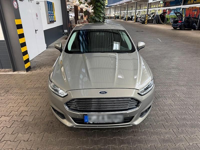 Grau Gebraucht 2016 Ford Mondeo Limousine | 11.900 € (Fairer Preis) - Bild 1/4