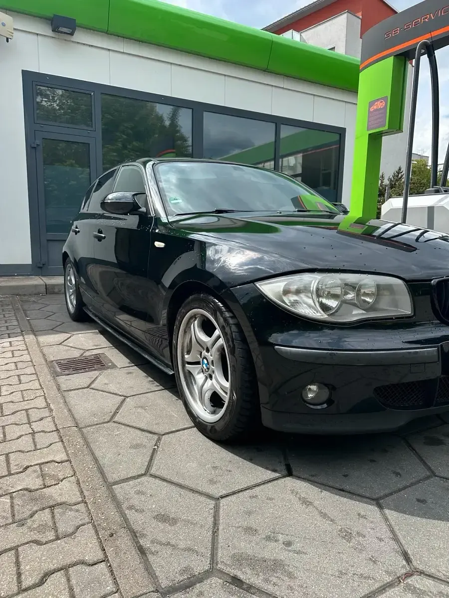 Gebraucht BMW 118 122 PS (89 kW) 2004 Schwarz Kleinwagen