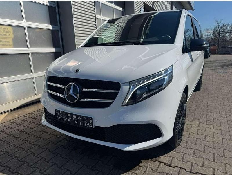 Gebraucht Mercedes V220 Avantgarde 190 PS (139 kW) 2023 Bergkristallweiss Van / Kleinbus