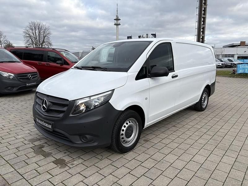 Arktikweiß Gebraucht 2022 Mercedes Vito Van / Kleinbus | 28.429 € (Fairer Preis) - Bild 1/4