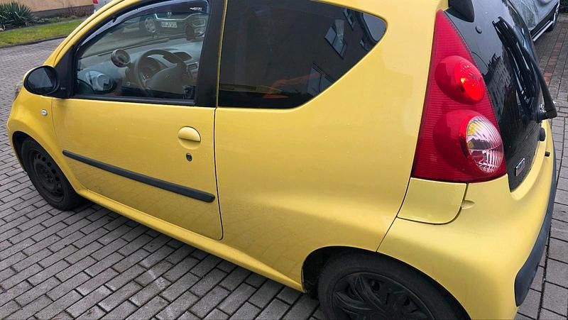 Gebraucht Peugeot 107 68 PS (50 kW) 2006 Gelb Kleinwagen