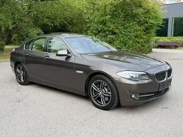 Gebraucht BMW 530 Performance 258 PS (189 kW) 2013 Braun Limousine