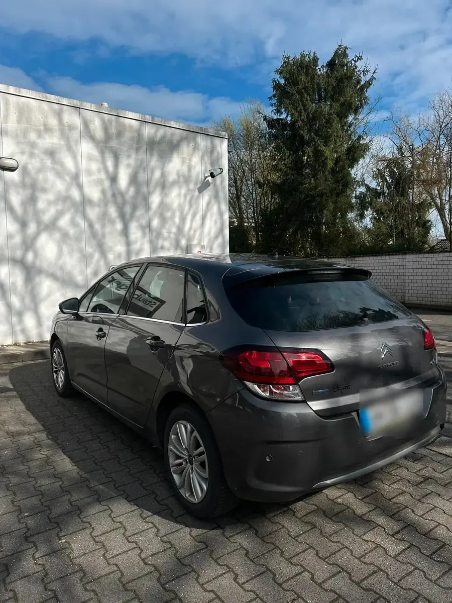 Used Citroën C4 120 HP (88 kW) 2016 Silver Hatchback