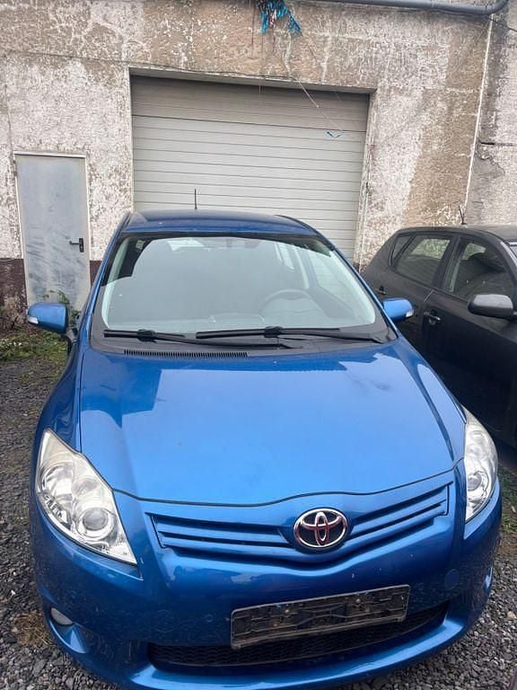 Blau Gebraucht 2011 Toyota Auris Executive Limousine | 3.500 € (Superpreis) - Bild 1/4