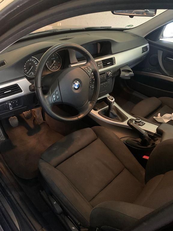 Gebraucht BMW 330 Sport Line 245 PS (180 kW) 2011 Schwarz Kombi