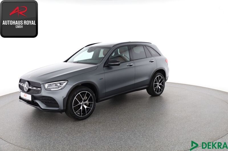 Grau Gebraucht 2021 Mercedes GLC300e AMG SUV | 46.880 € (Teuer) - Bild 1/4