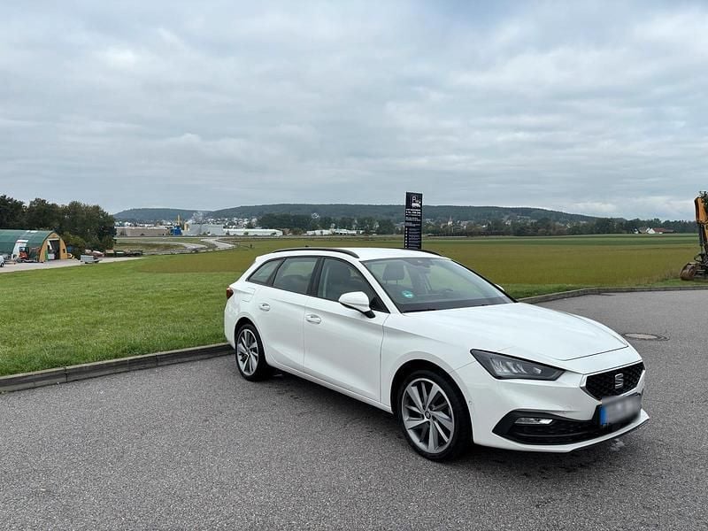 Usata Seat Leon 150 CV (110 kW) 2021 Bianco Berlina