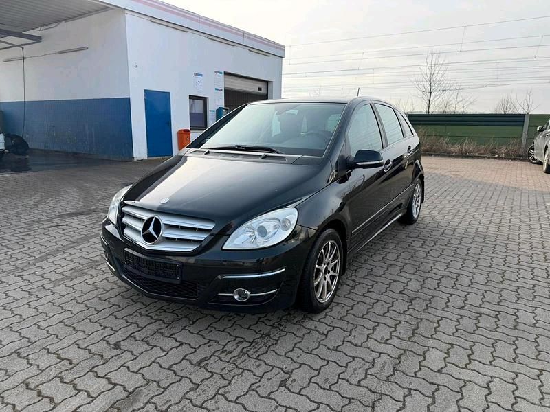 Gebraucht Mercedes B180 109 PS (80 kW) 2010 Schwarz Van / Kleinbus