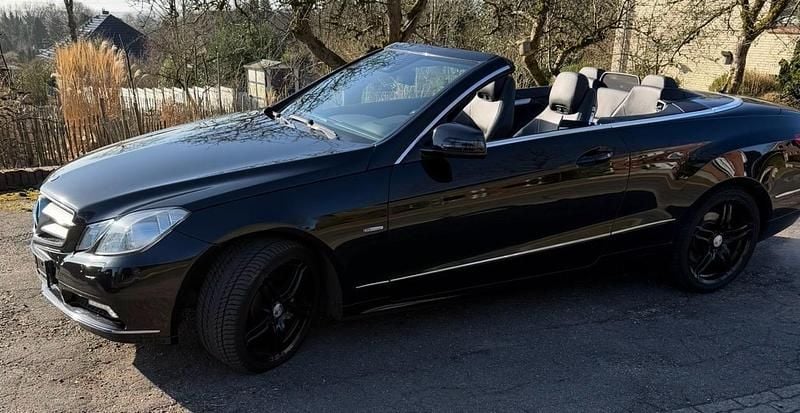 Gebraucht Mercedes E250 204 PS (150 kW) 2010 Schwarz Cabrio