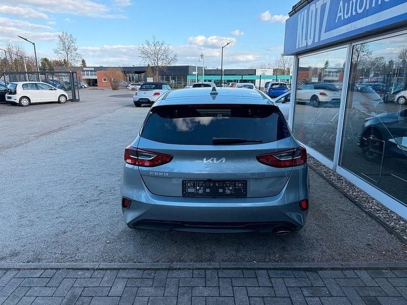 Neu Kia Ceed 140 PS (102 kW) 2026 Grau Kleinwagen