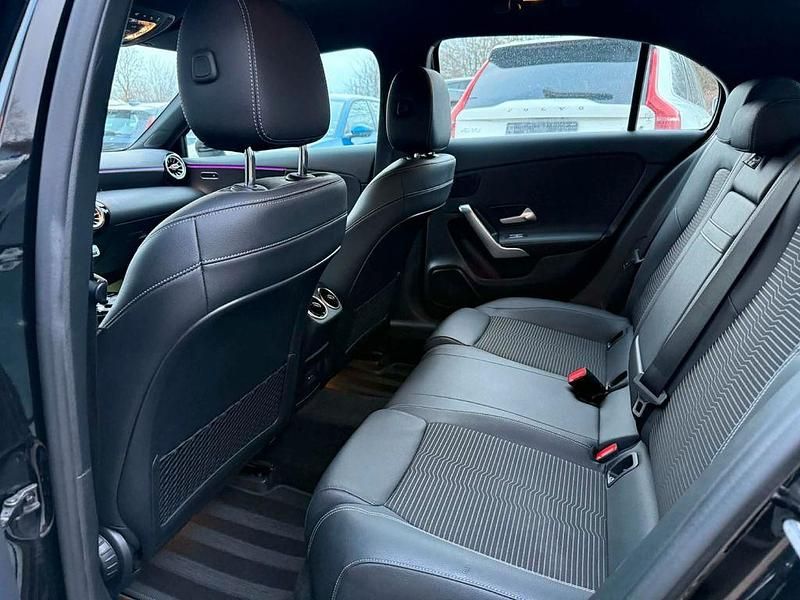 Second-hand Mercedes A200 150 CP (110 kW) 2020 Negru Berlinǎ