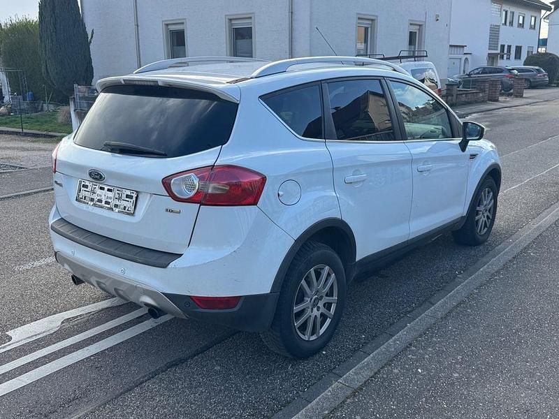 Gebraucht Ford Kuga Titanium 163 PS (119 kW) 2010 Weiß SUV