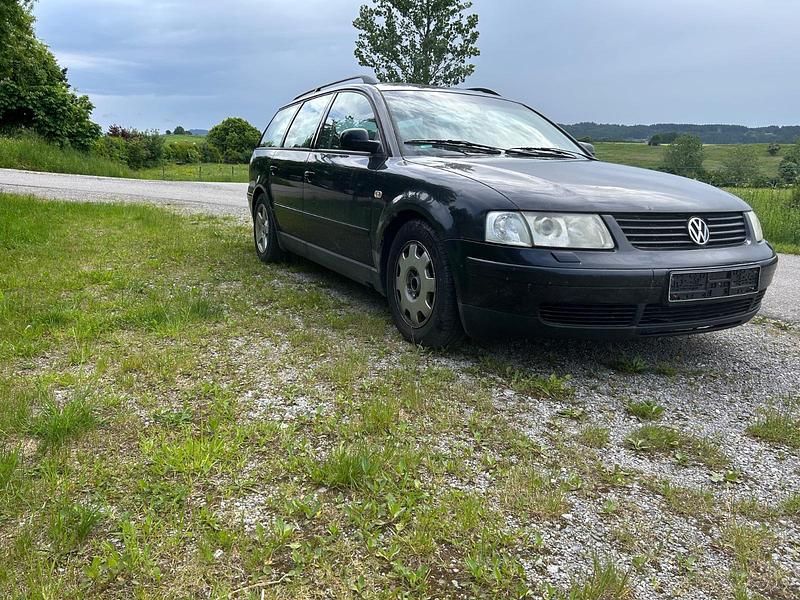 Schwarz Gebraucht 2000 VW Passat Kombi | 690 € (Guter Preis) - Bild 1/4