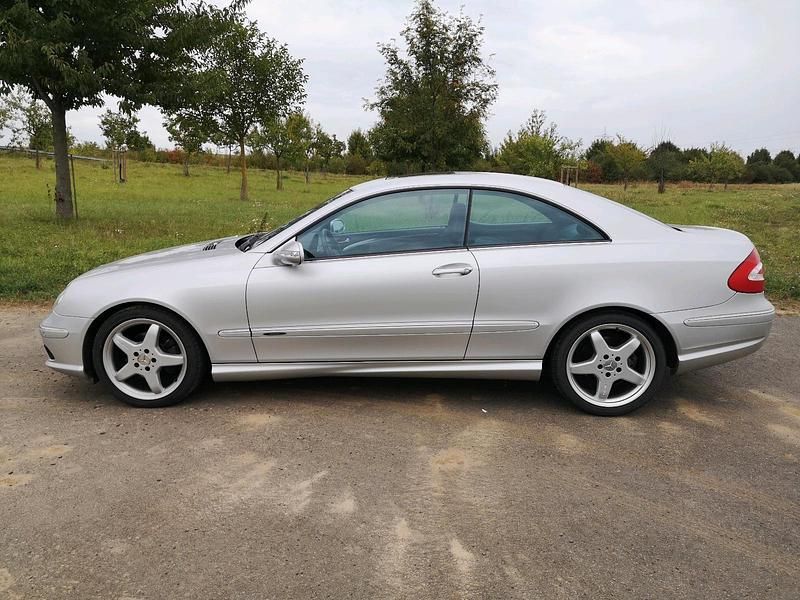 Silber Gebraucht 2002 Mercedes CLK240 Avantgarde Coupé | 11.500 € - Bild 1/4