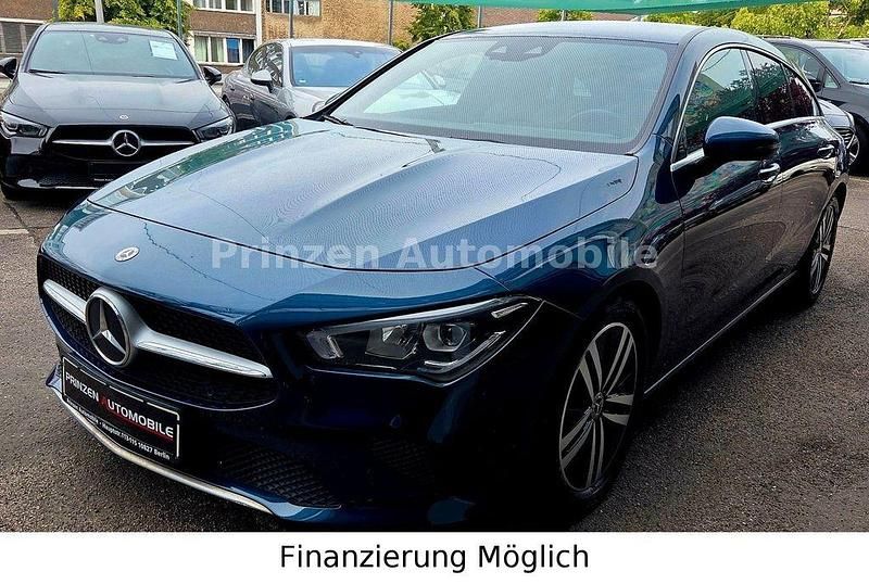 Blau Gebraucht 2020 Mercedes CLA200 Shooting Brake Kombi | 20.890 € (Guter Preis) - Bild 1/4