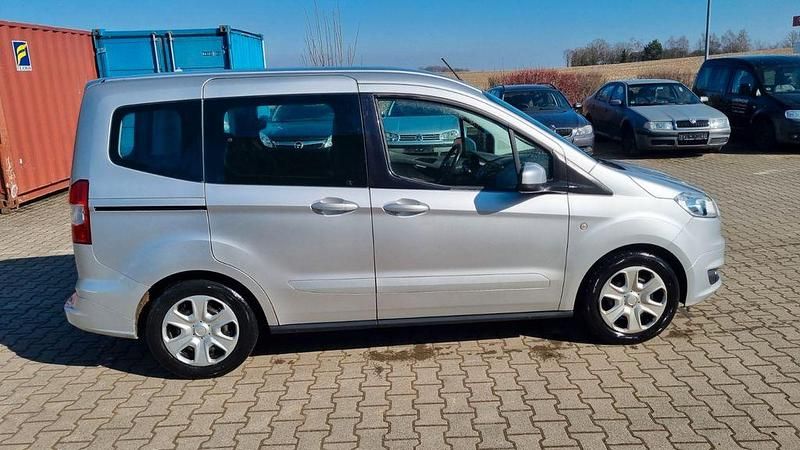 Gebraucht Ford Tourneo Courier Trend 101 PS (74 kW) 2016 Silber Van / Kleinbus