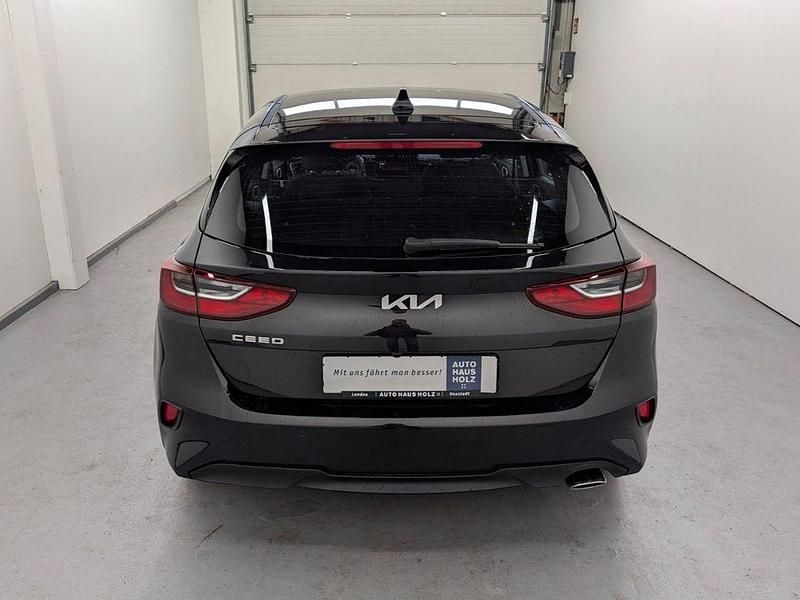 Neu Kia Ceed Vision 140 PS (102 kW) 2025 Weiß Kleinwagen