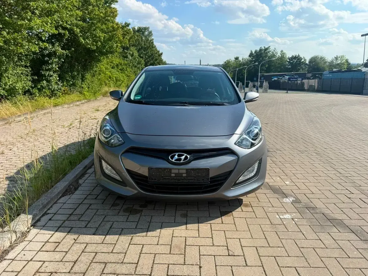 Gebraucht Hyundai i30 90 PS (66 kW) 2013 Grau Limousine