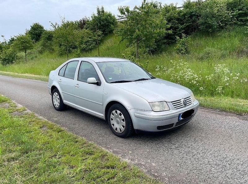 Silber Gebraucht 2000 VW Bora Limousine | 1.800 € (Guter Preis) - Bild 1/4