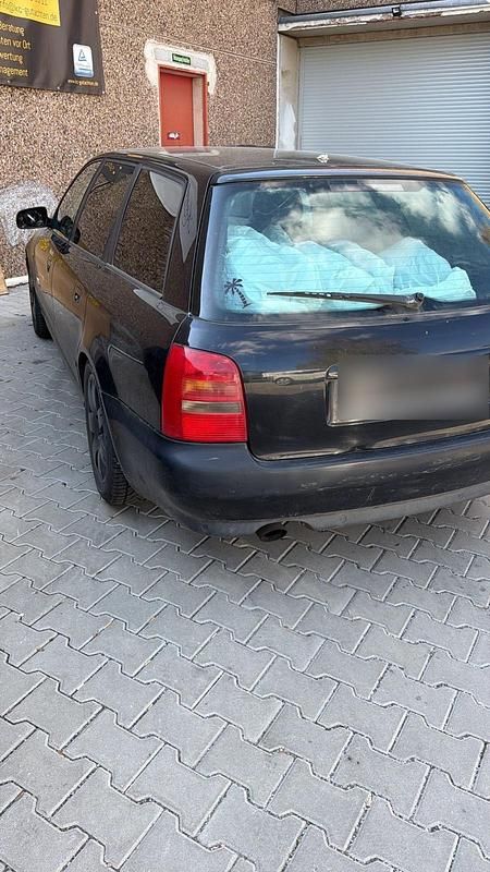 Gebraucht Audi A4 125 PS (91 kW) 1998 Schwarz Kombi