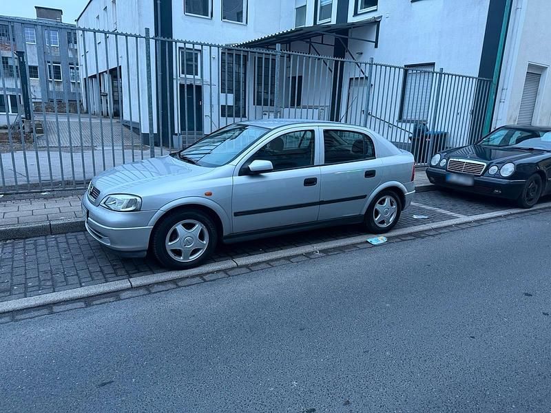 Gebraucht Opel Astra 105 PS (77 kW) 1998 Silber Kleinwagen