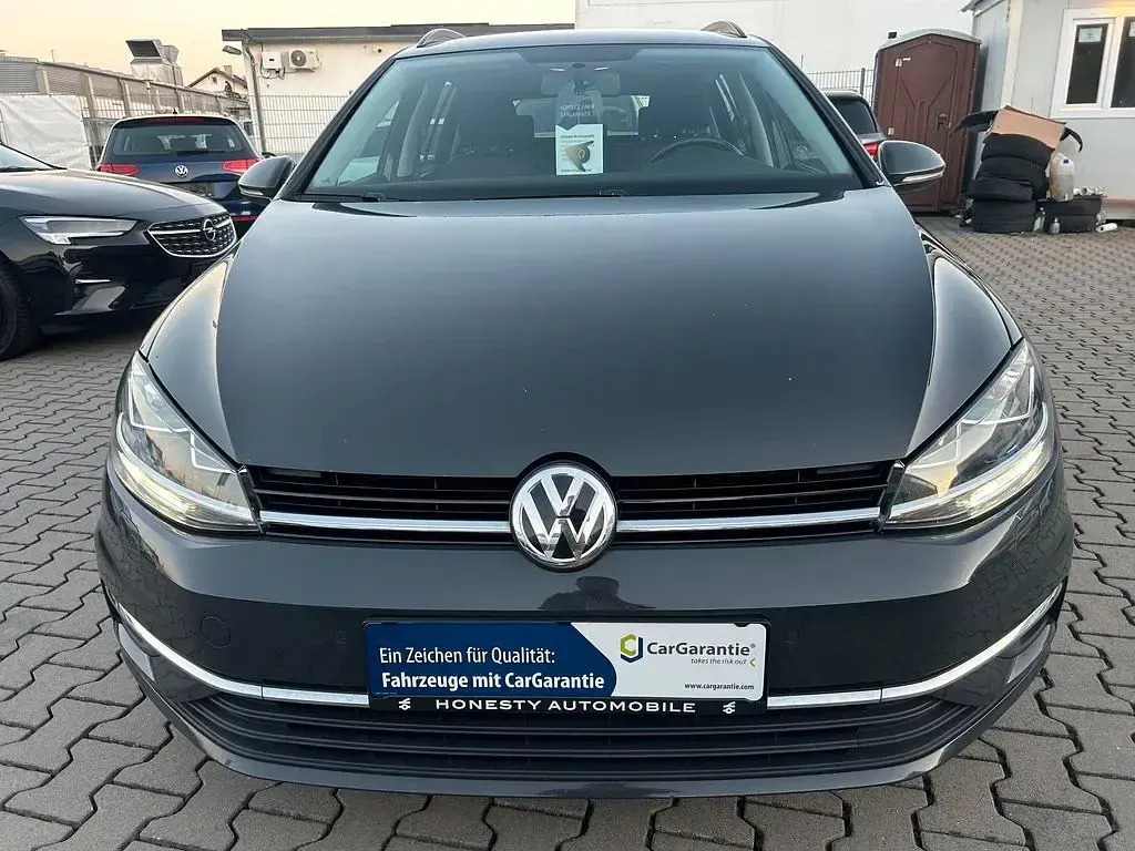 Gebraucht VW Golf VII Comfortline 150 PS (110 kW) 2019 Uranograu Kombi