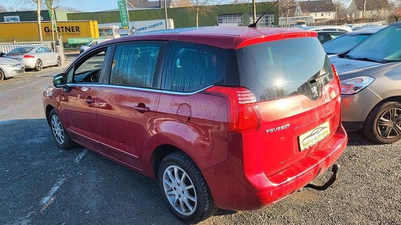 Gebraucht Peugeot 5008 Access 114 PS (83 kW) 2013 Rot Van / Kleinbus
