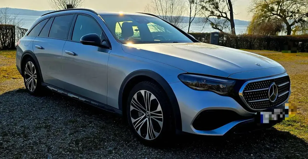 Gebraucht Mercedes E300 Night 313 PS (230 kW) 2024 Silber Kombi