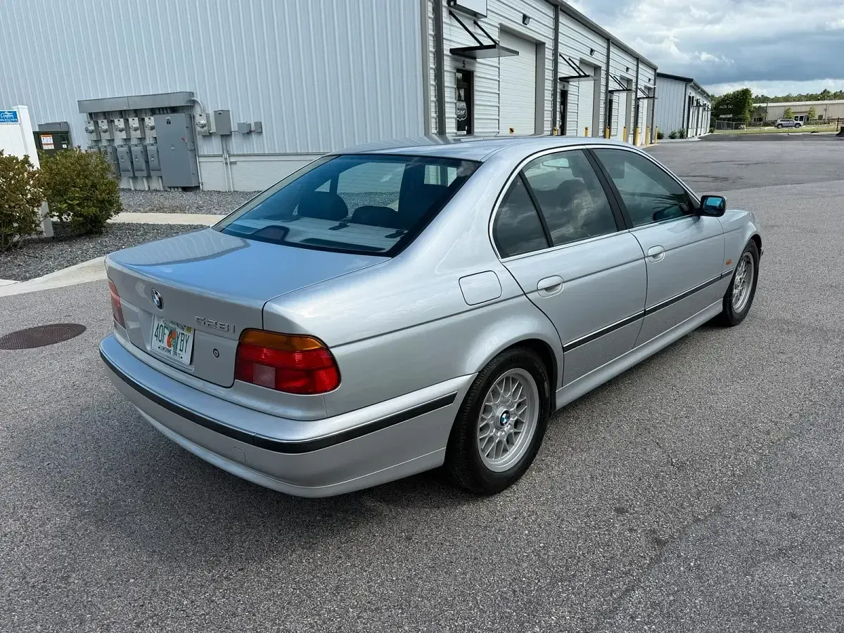 Gebraucht BMW 528 193 PS (141 kW) 2000 Silber Limousine