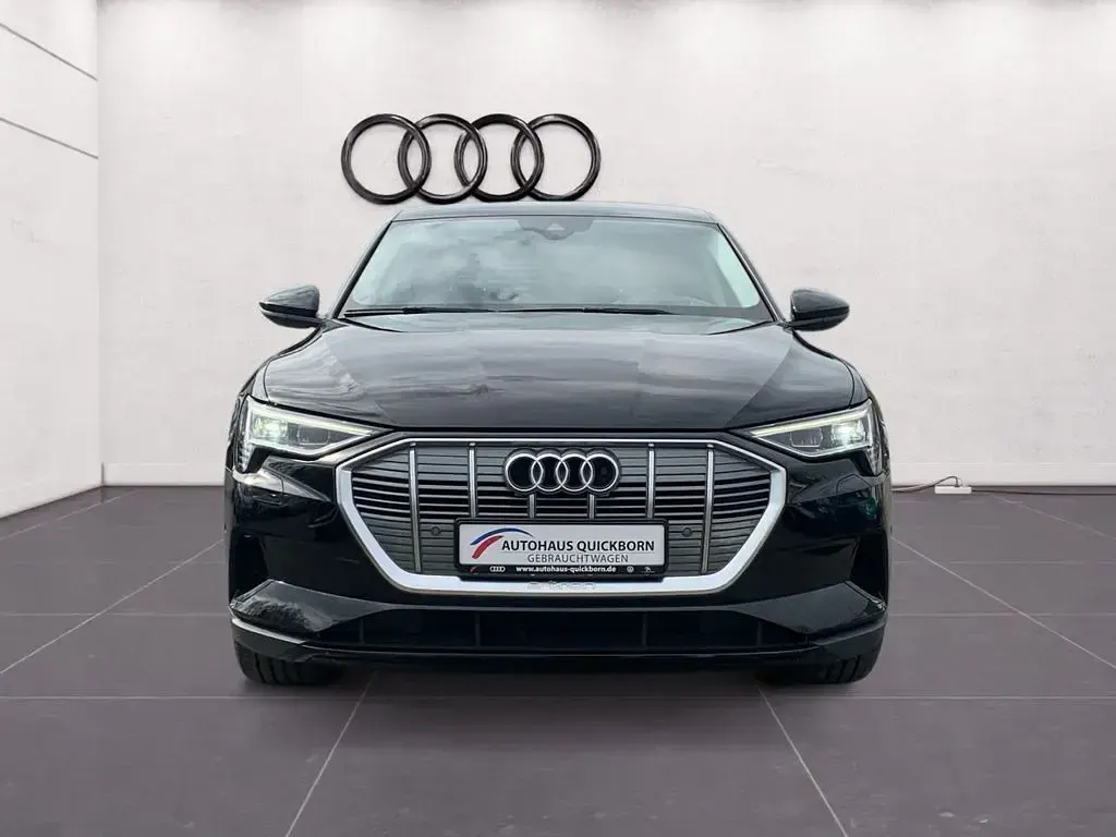 Gebraucht Audi e-tron Performance 300 kW (408 PS) 2023 Brillantschwarz SUV