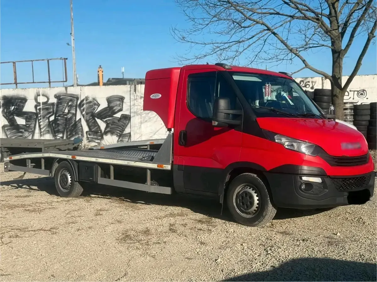 Second-hand Iveco Daily 180 CP (132 kW) 2017 Roșu Berlinǎ