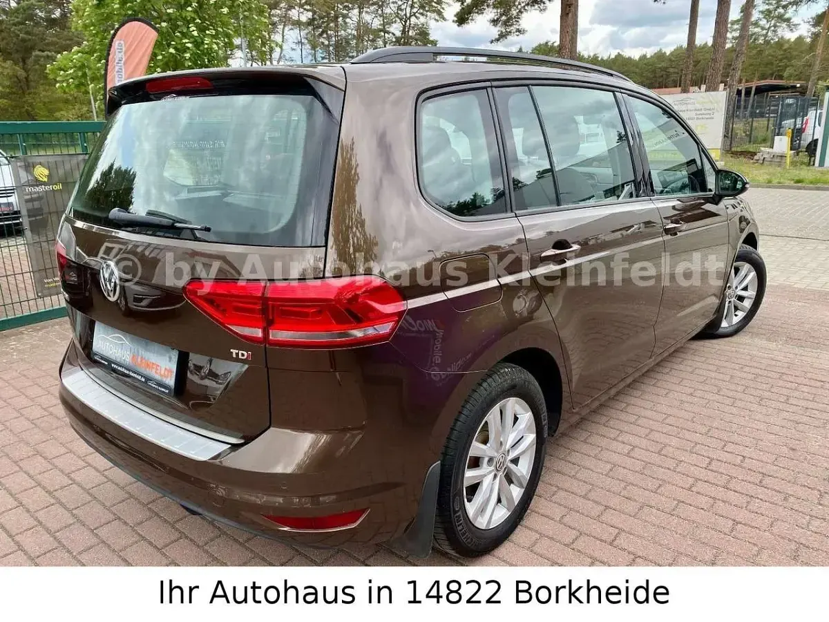 Gebraucht VW Touran Comfortline 110 PS (80 kW) 2016 Nutshell brown Van / Kleinbus