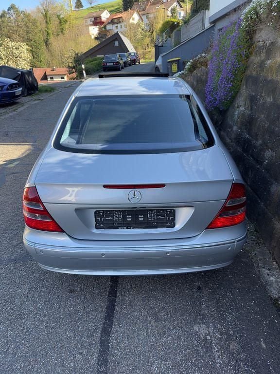 Gebraucht Mercedes E350 Avantgarde 272 PS (200 kW) 2005 Silber Limousine