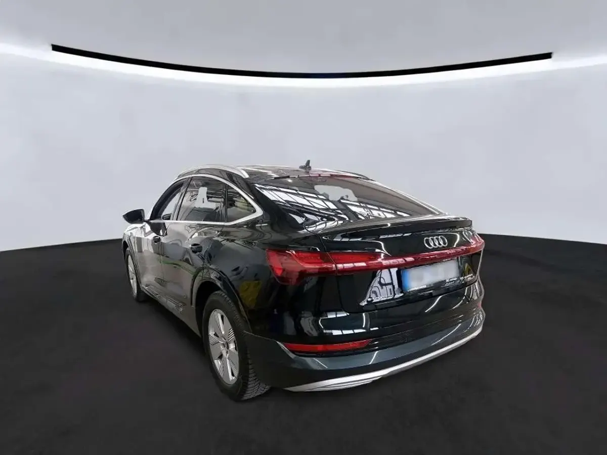 Second-hand Audi e-tron Sportback Advanced 300 kW (408 CP) 2023 Negru SUV