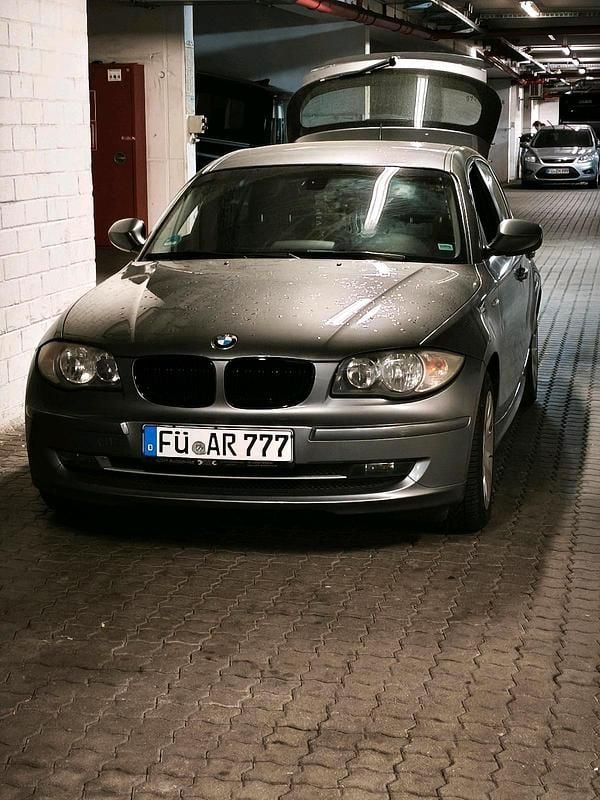 Gebraucht BMW 120 170 PS (125 kW) 2011 Grau Kleinwagen