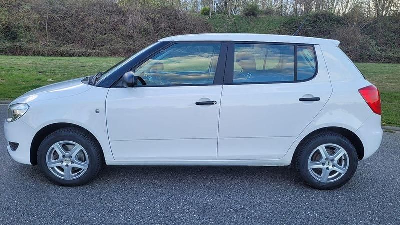 Gebraucht Skoda Fabia Cool Edition 60 PS (44 kW) 2014 Candyweiß Limousine