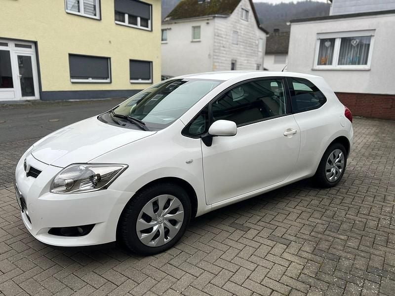 Weiß Gebraucht 2009 Toyota Auris Kleinwagen | 1.990 € (Guter Preis) - Bild 1/4