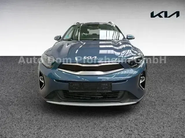 Używany Kia Stonic Vision 101 KM (74 kW) 2024 Niebieski SUV