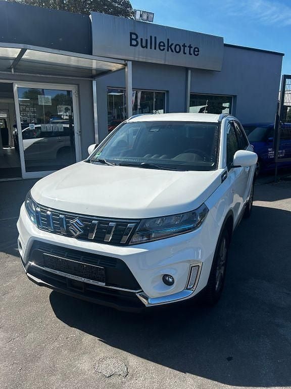 Weiß Gebraucht 2023 Suzuki Vitara Comfort SUV | 19.999 € (Fairer Preis) - Bild 1/4